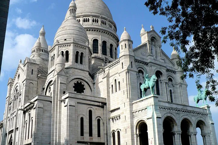 Unlock Sacré-Coeur's Secrets: An Escape Game Adventure!