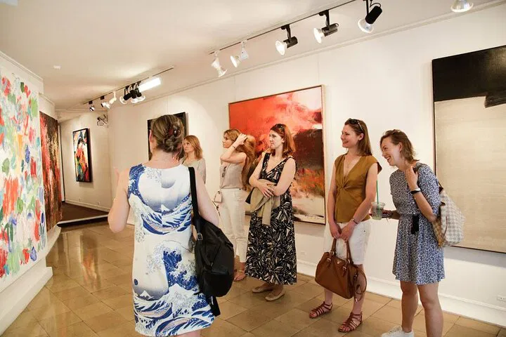 Uncover Paris's Art Scene: A Private Gallery Tour with an Expert