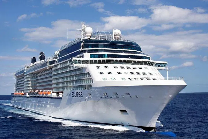 Luxury Transfer: London to Southampton with Windsor Castle Stop