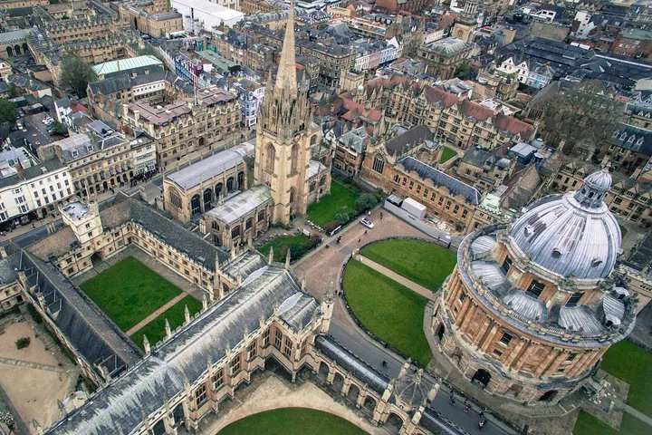 Discover Oxford's Royal & Scholarly Secrets: A Private Walking Tour